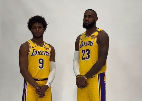 Em início de pré-temporada, Lebron James celebra oportunidade de jogar com filho Bronny: 'Alegria pura'