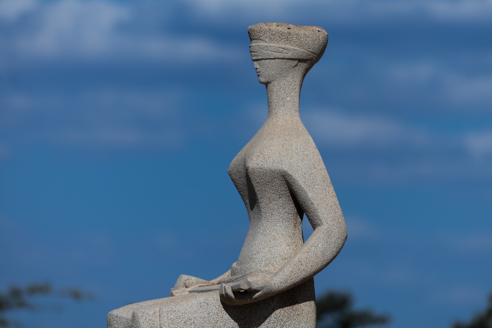 Esatátua 'A Justiça' — Foto: Brenno Carvalho