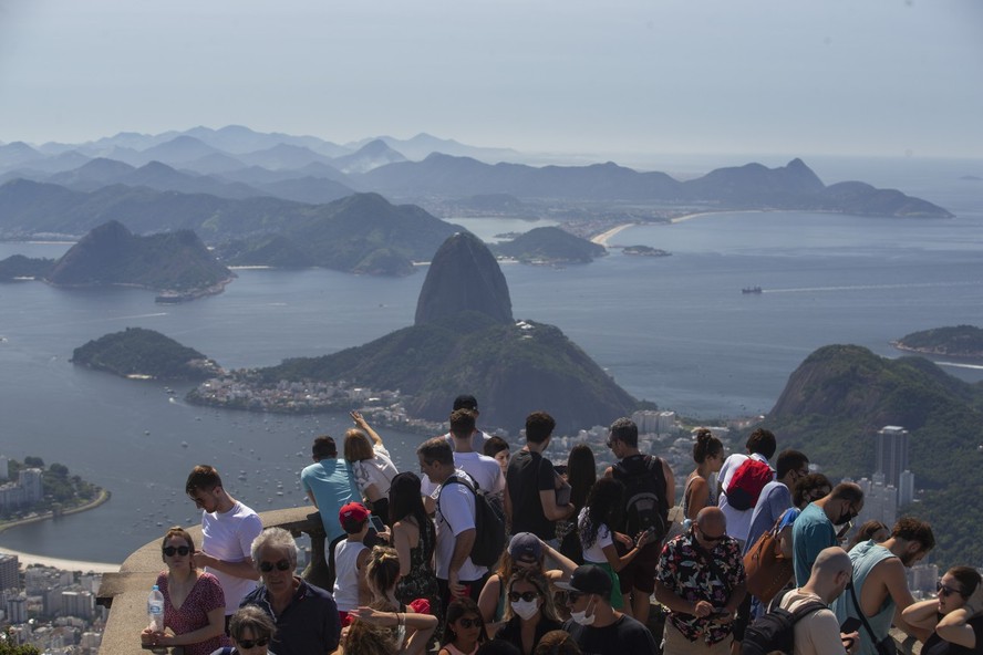 Turistas no Cristo Redentor, no Rio de Janeiro