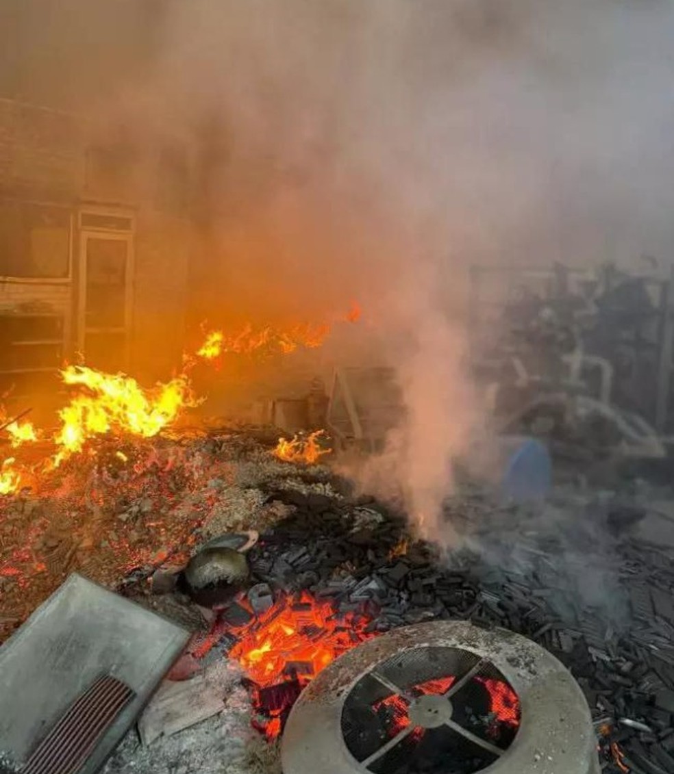 Devastação e morte em Priluki após ataque das forças militares russas — Foto: Reprodução / redes sociais