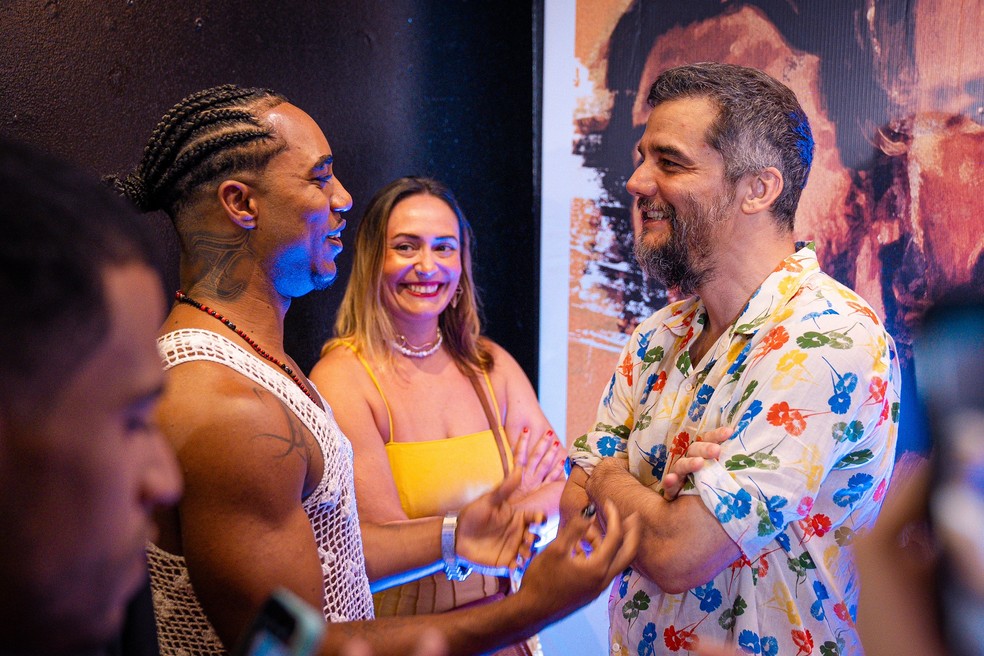 'Encontro de milhões': brincaram internautas diante da imagem de O Kannalha e Wagner Moura — Foto: Divulgação