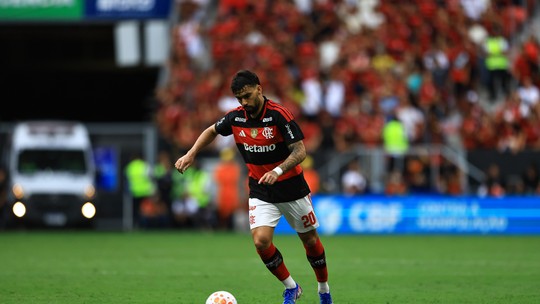 Após vice para o Corinthians, elenco evita imprensa e desembarca para o Rio