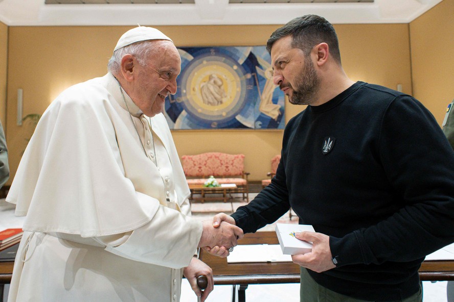 Presidente da Ucrânia, Volodymyr Zelensky, se encontra com o Papa Francisco, no Vaticano