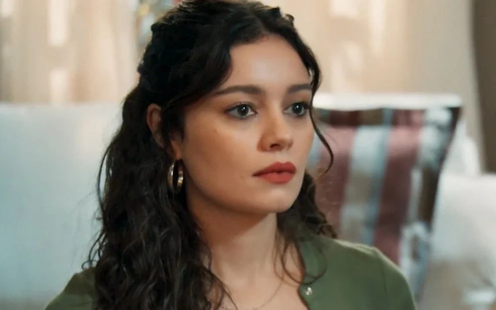 'Três Graças': Gerluce pega a neta no colo sem saber quem é a menina e desmascara Lena. Entenda