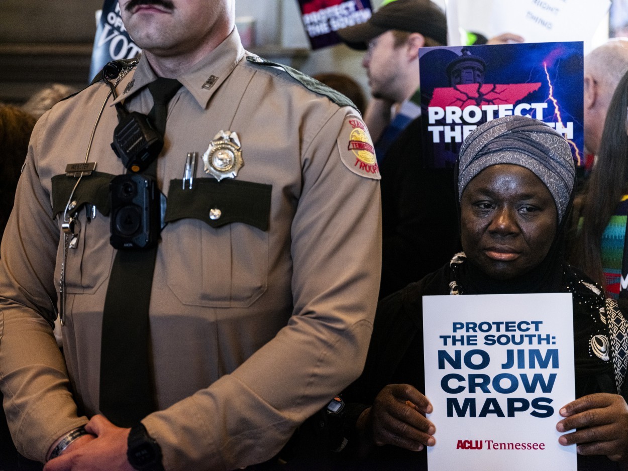 Vale-tudo eleitoral: por controle da Câmara, Trump ataca representatividade de negros em novo golpe à democracia americana