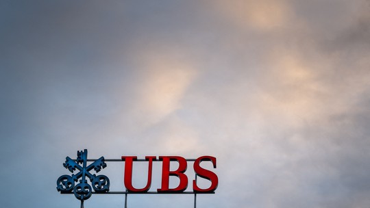 Como a compra do Credit Suisse pelo UBS na Suíça mexe com o mercado de gestão de fortunas no Brasil