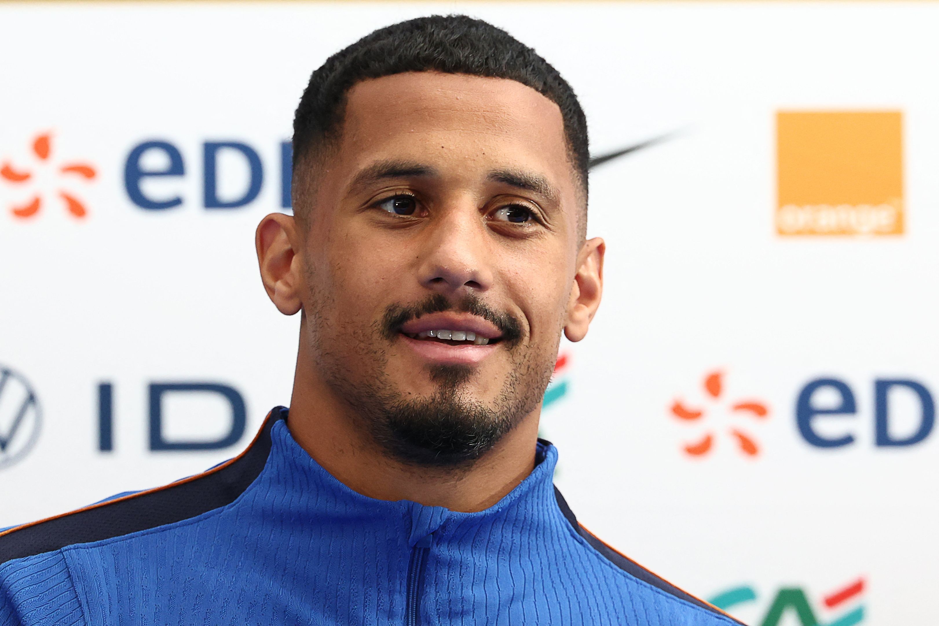 Zagueiro Saliba, da França, revela que está jogando a Copa com dores nas costas: 'é preciso aguentar firme'