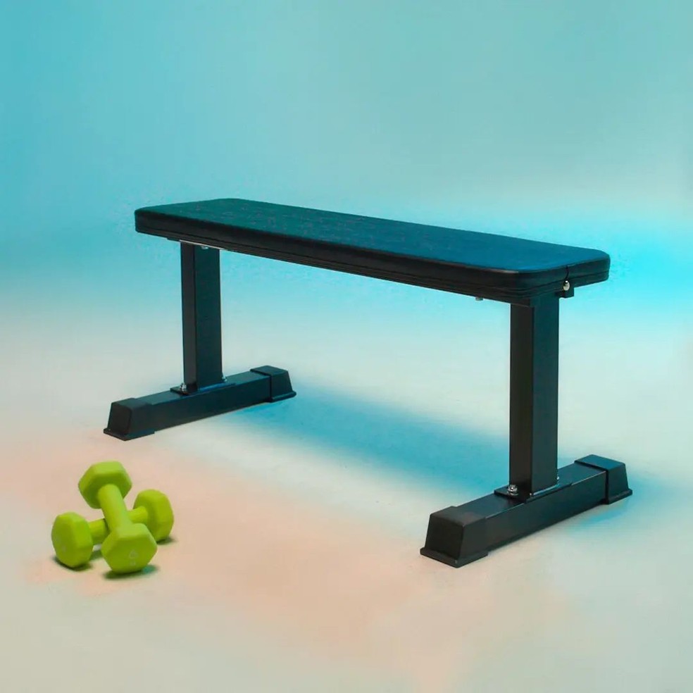 Bench and dumbbells — Photo: The New York Times / Theodore Tae