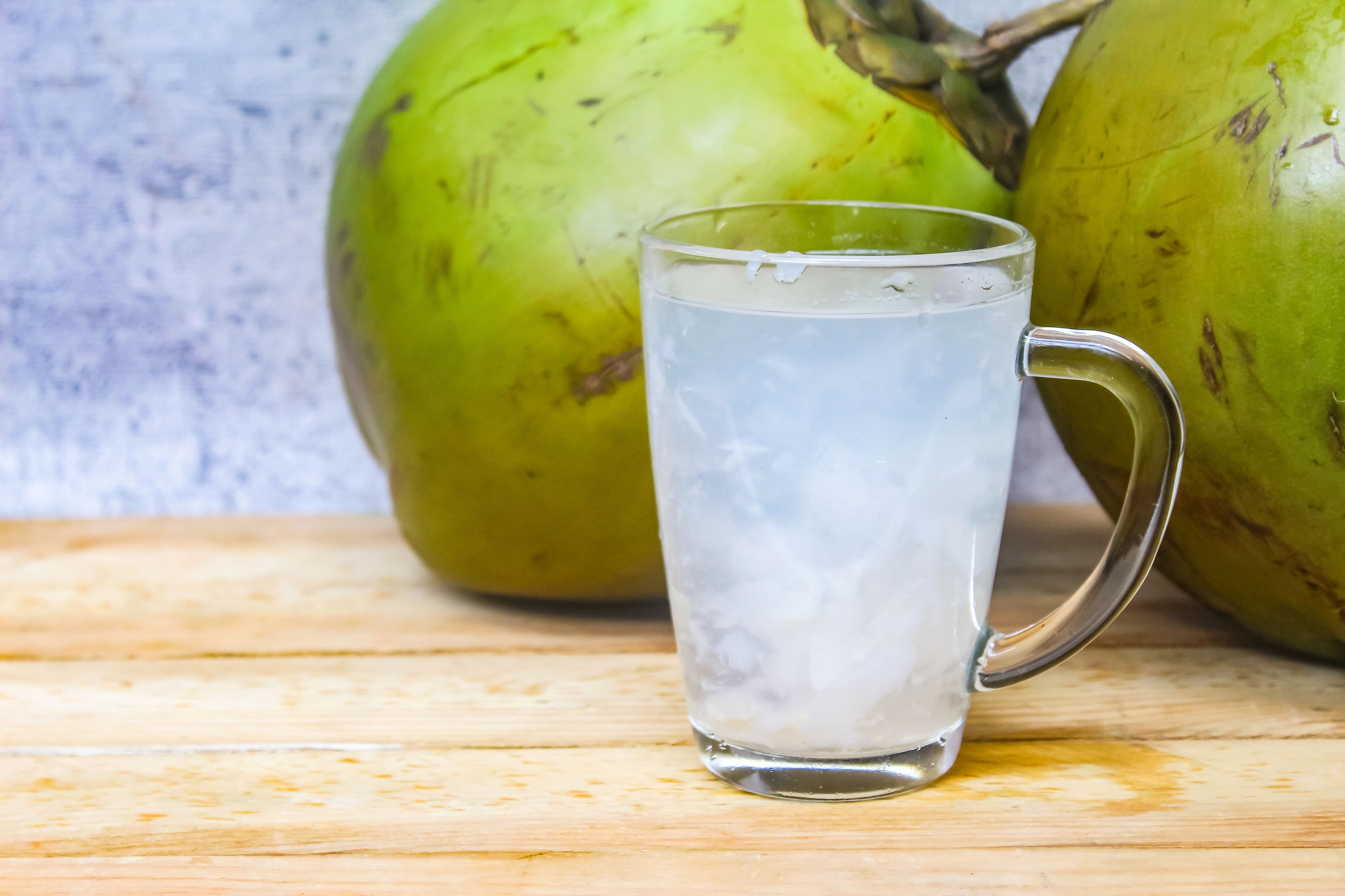 Água de coco ganha espaço no consumo saudável no Brasil