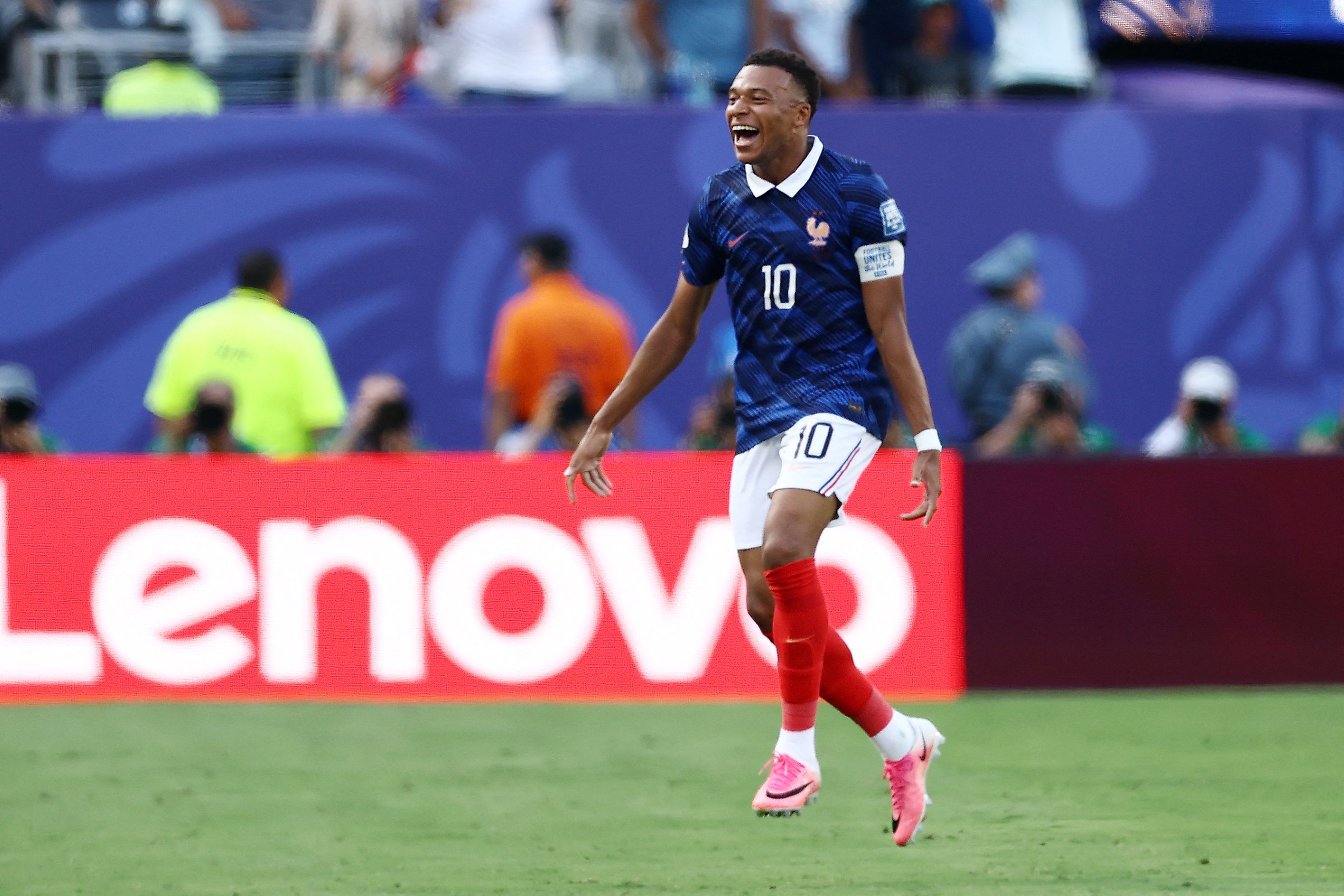 França 1 x 0 Suécia: Mbappé abre o placar para a França no duelo que vale vaga nas oitavas contra o Paraguai; siga ao vivo