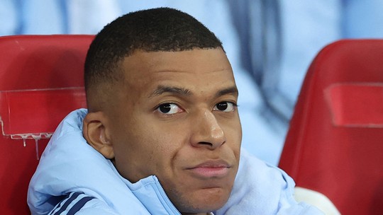 Time de Mbappé é rebaixado para a terceira divisão francesa Time de Mbappé é rebaixado para a terceira divisão francesa