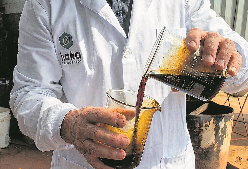Carne, gordura e matéria orgânica acaba convertida em biopetróleo — Foto: Divulgação/Haka