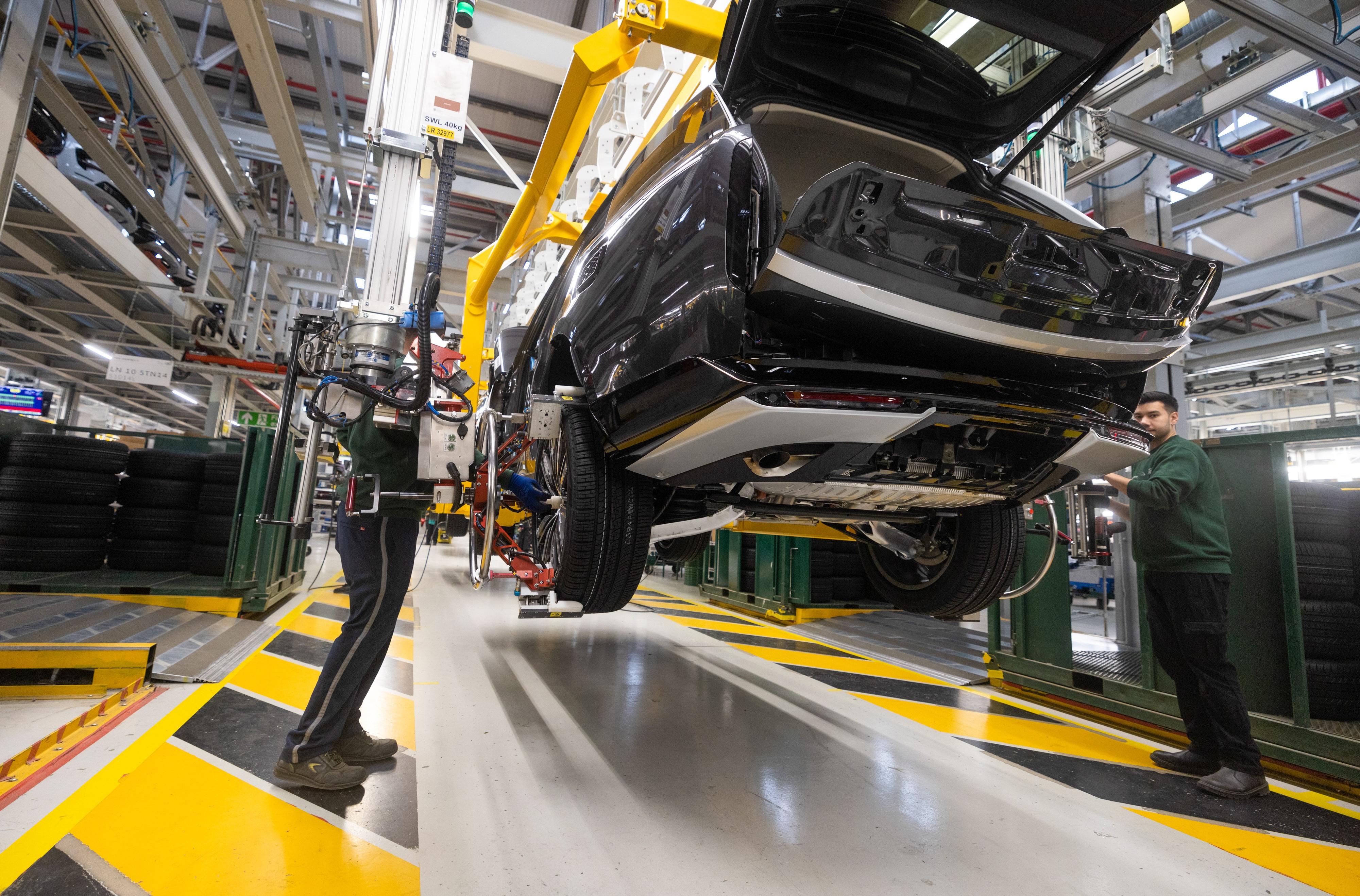 Jaguar Land Rover cortará 4 mil empregos diante da queda nas vendas, diz The Times
