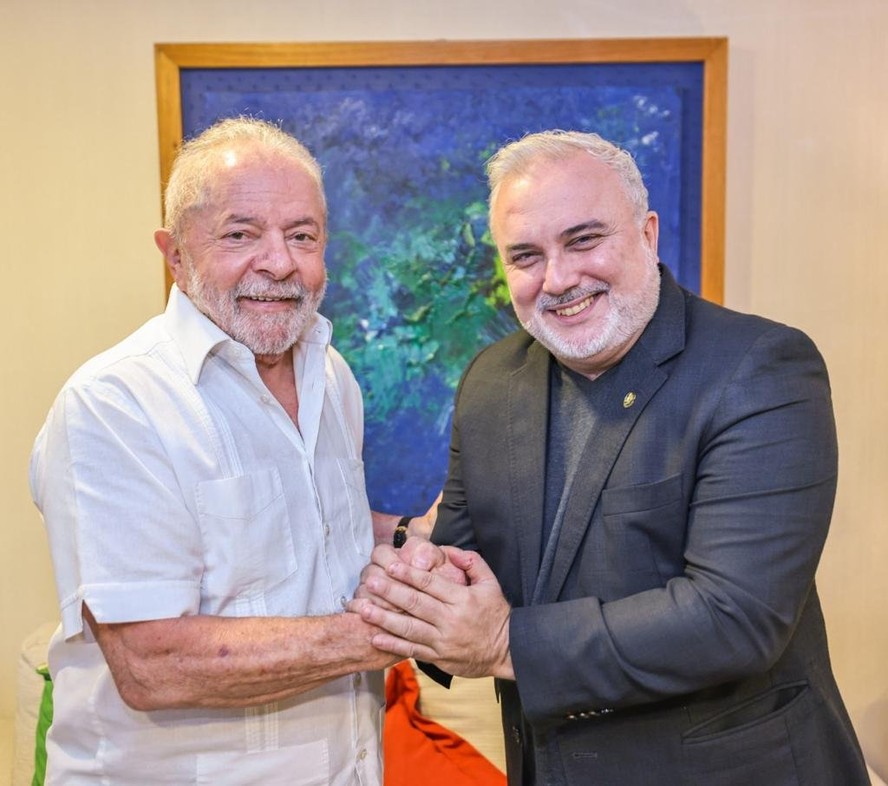 Lula e o senador Jean Paul Prates (PT-RN), indicado para a presidência da Petrobras