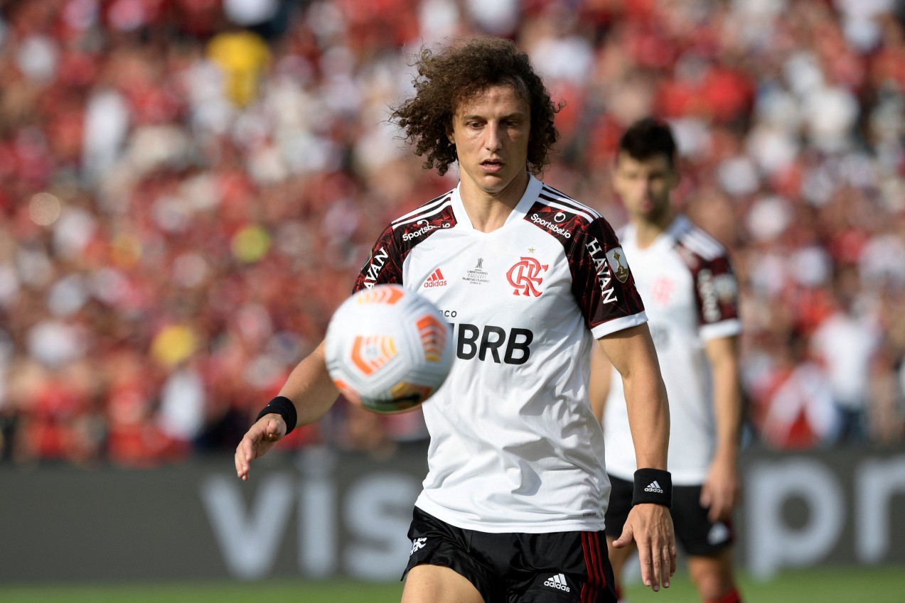 David Luiz, do Flamengo, durante domínio de bola para a equipe rubro-negraAFP