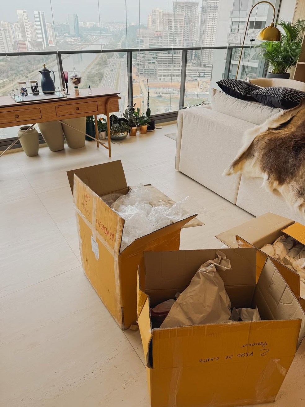 Filho de Chitãozinho, Enrico mostrou novo apartamento moderno em SP — Foto: Reprodução Instagram