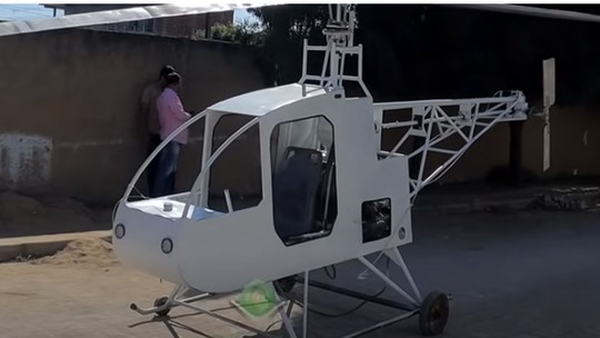 Homem cria helicóptero com motor de Fusca na Bahia: 'leve, redondo e resistente'