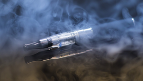 Vapes: remédio é testado (com sucesso) contra o vício em cigarro eletrônico