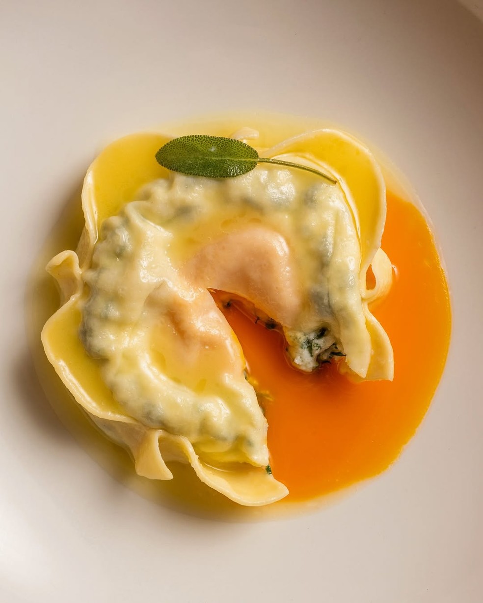 Pasta Shihoma: Raviolo recheado de ricota, espinafre e gema, um clássico — Foto: divulgação/Rubens Kato