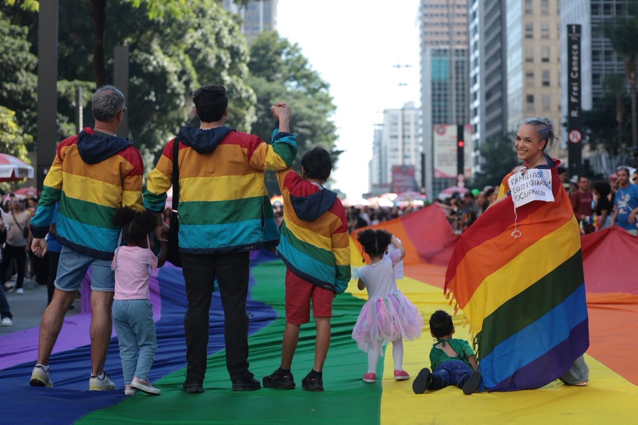 Parada de SP atrai mais não-LGBTs e reforça preferência elei