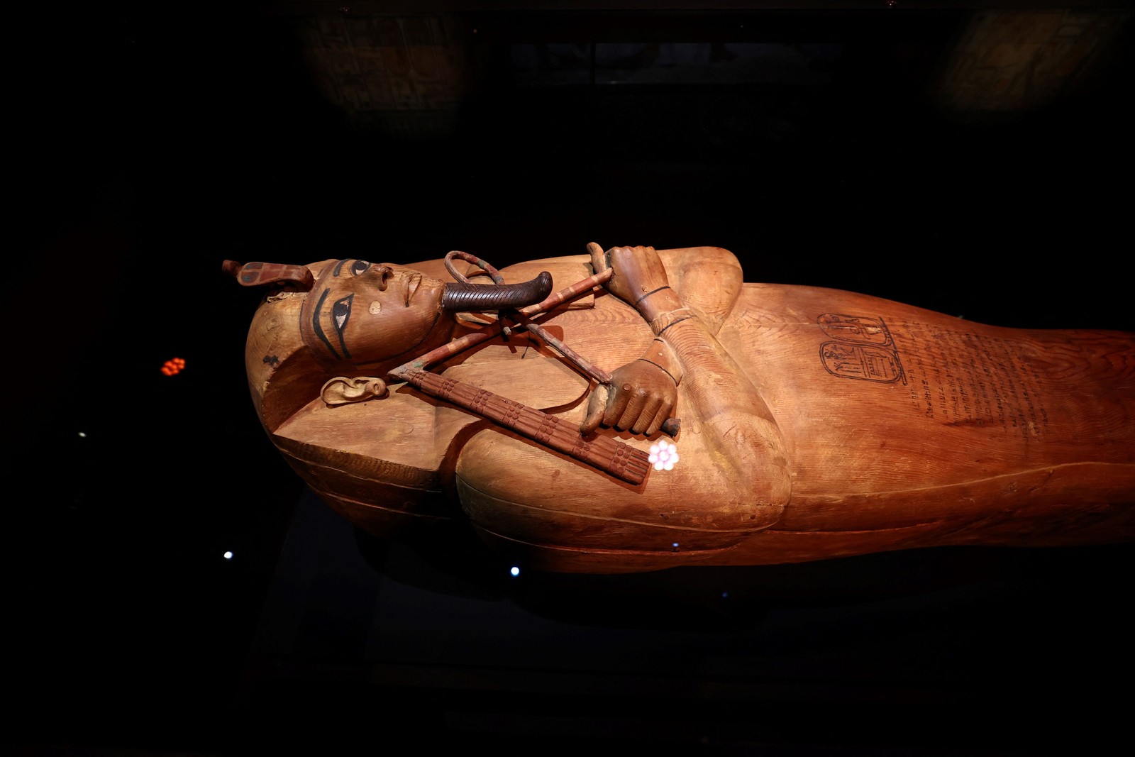 Sarcófago de Ramsés II deixa o Egito para uma grande exposição em Paris ...