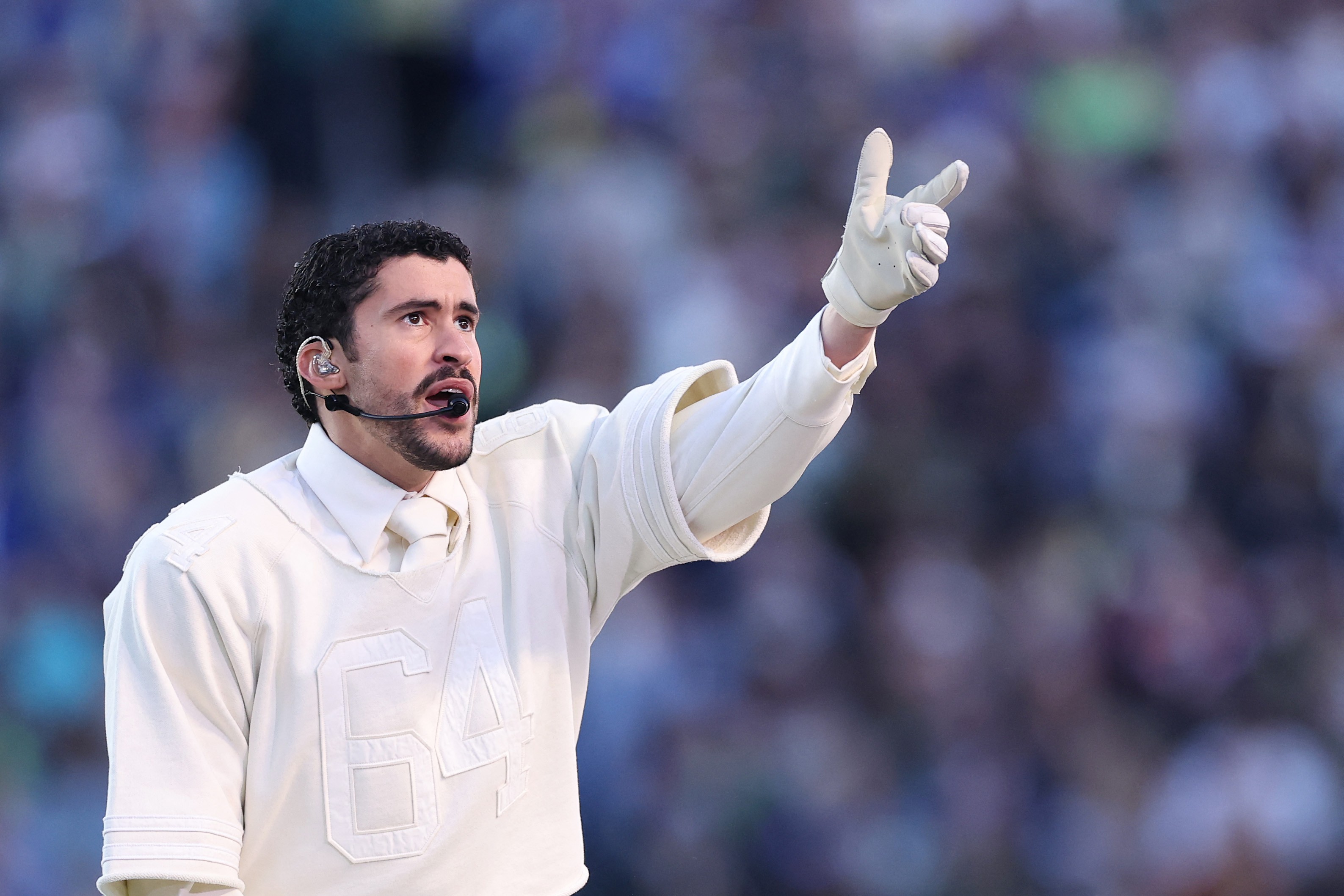 Entenda como Bad Bunny se tornou um dos maiores opositores de Donald Trump nos EUA