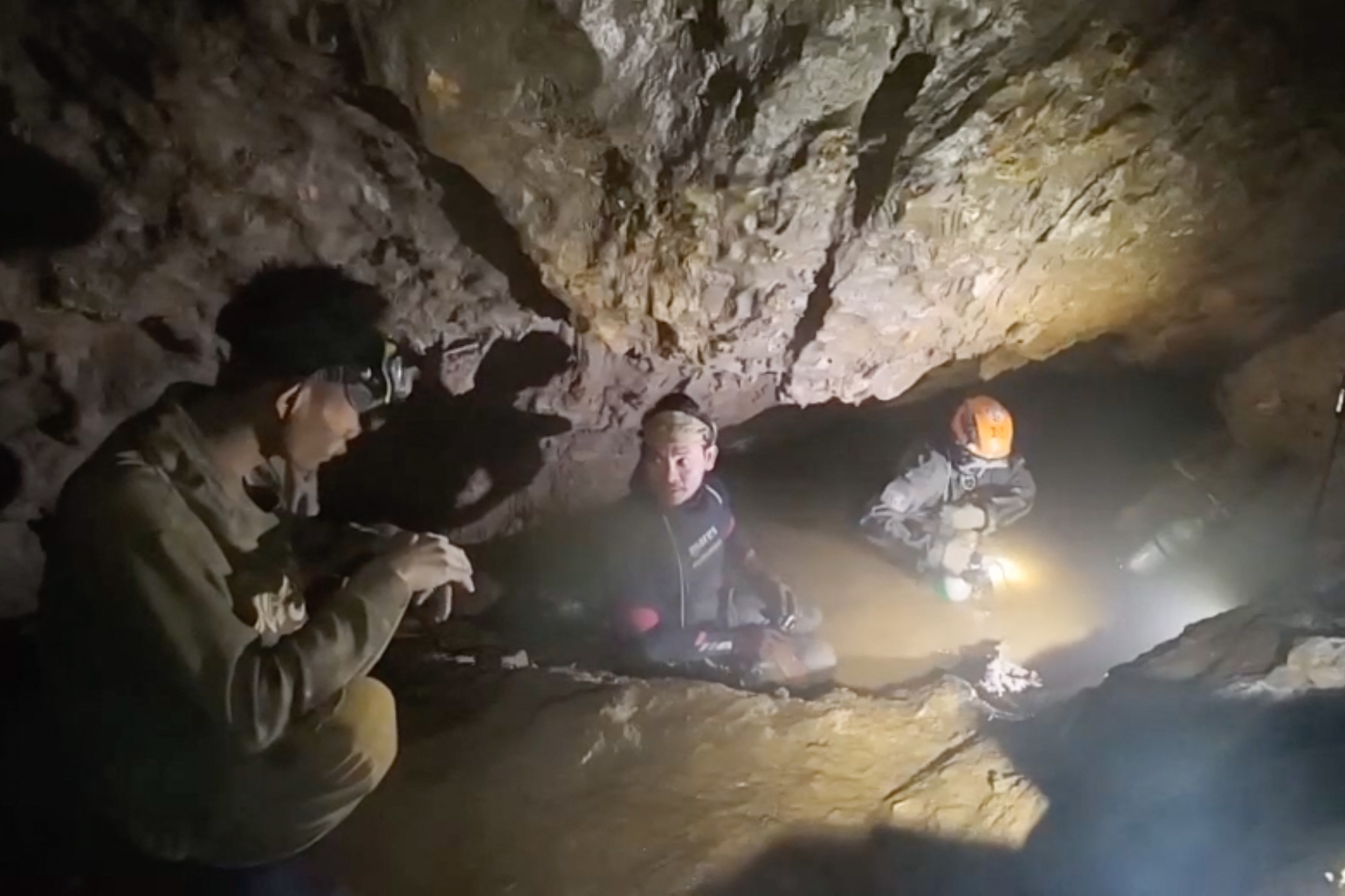 Resgate de últimos homens presos em caverna inundada no Laos é de alto risco, segundo equipe: 'Praticamente intransponível'