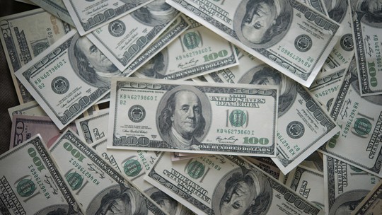 Dólar supera os R$ 5,15 após dados de emprego nos EUA surpreenderem 