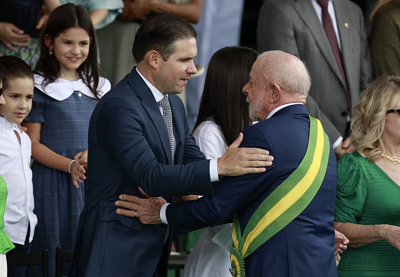 7 de Setembro tem novo encontro de Lula e Alcolumbre, Motta em conversa ao pé do ouvido e afago entre Messias e Andrei em meio à crise