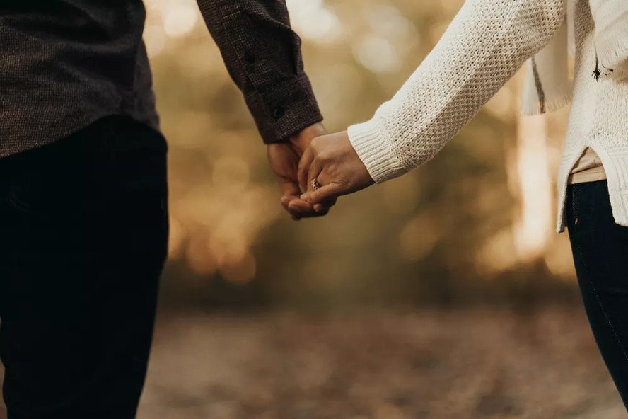 Pessoas que nunca estiveram em um relacionamento sério de longo prazo são menos abertos em relação à vida