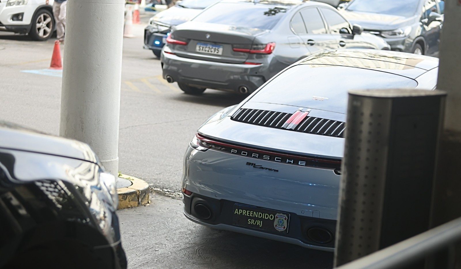 Na foto, carros apreendidos — Foto: Fabiano Rocha / Agência O Globo