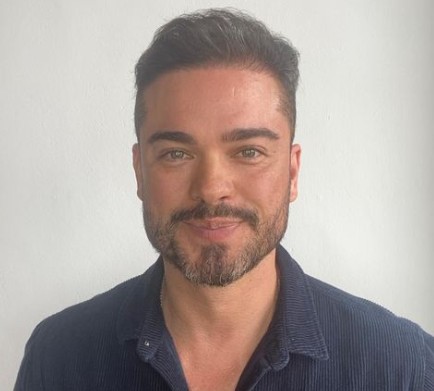 Aos 43 anos, o ator Sidney Sampaio está cursando Medicina — Foto: Reprodução/Instagram