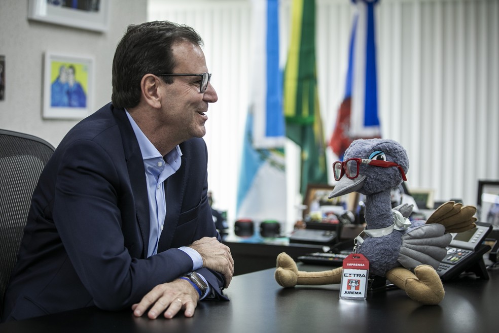 Entrevista que o prefeito reeleito Eduardo Paes concedeu à Ema Jurema logo após a eleição — Foto: Guito Moreto/Agência O Globo
