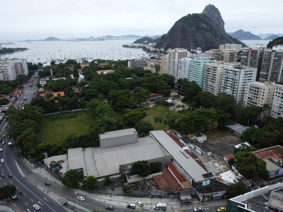 Há um ano, imóvel onde funcionou o Canecão começava a ter a estrutura interna demolida. Imóvel ainda podia ser visto — Foto: Custodio Coimbra / Agência O Globo / 19-4-2024