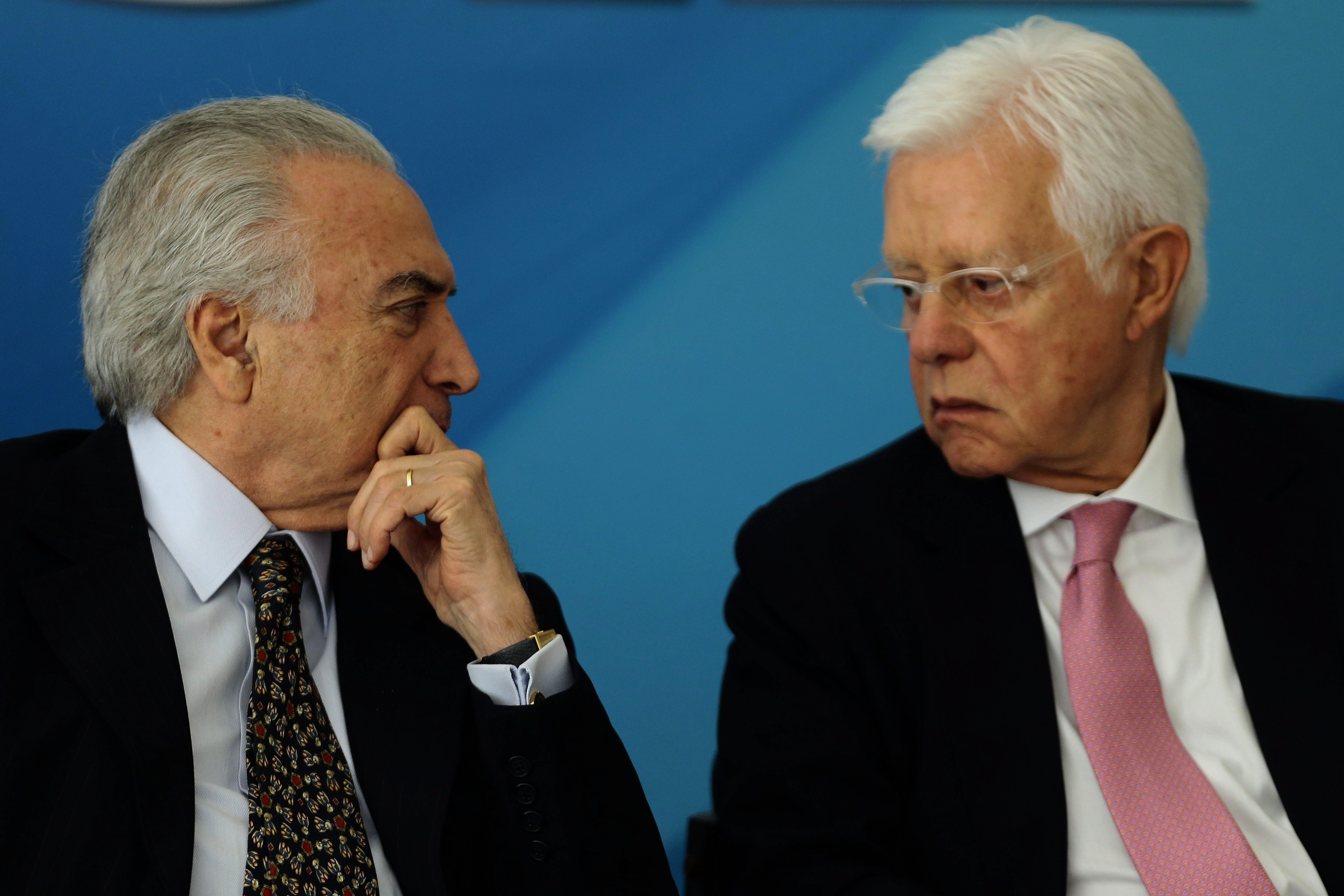 Em livro, Moreira Franco culpa Dilma por impeachment e diz que Temer ...