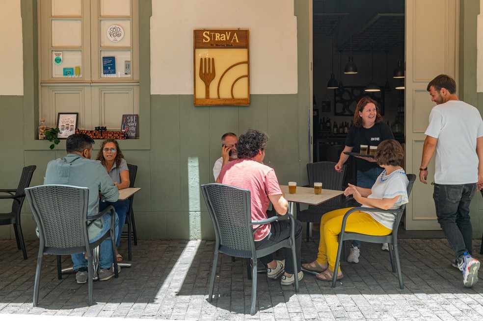 Bar Strava, em Arrecife, a maior cidade de Lanzarote, nas Ilhas Canárias, Espanha — Foto: Emilio Parra Doiztua/The New York Times