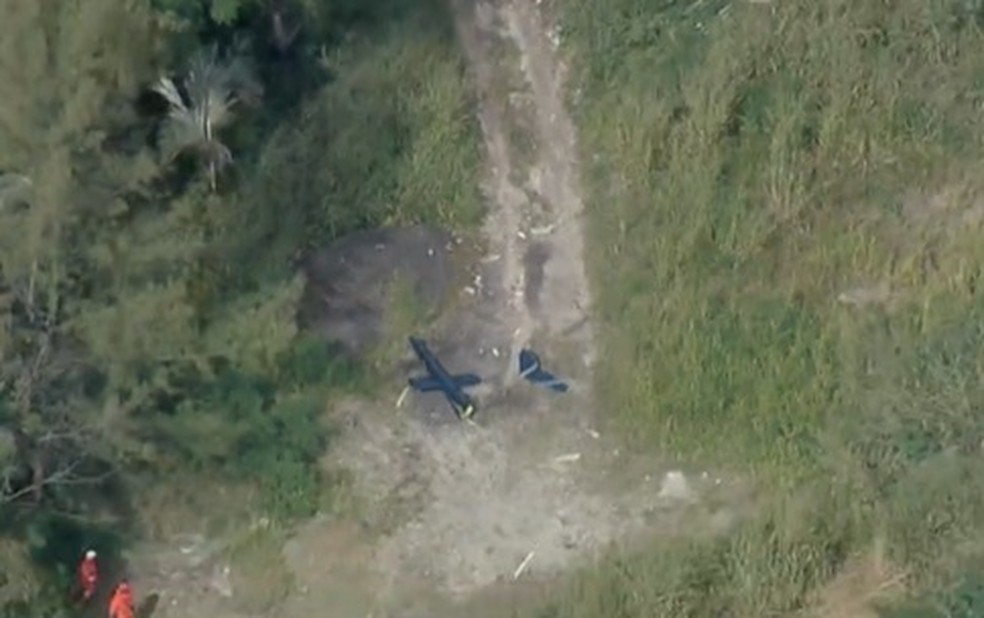 Pe&ccedil;as das aeronaves foram projetadas por mais de 100 metros &mdash; Foto: Reprodu&ccedil;&atilde;o GloboNews