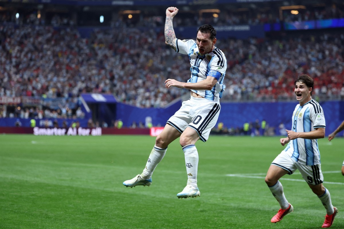 Ídolo da Argentina, Batistuta evita escolher quem foi melhor entre Messi e Maradona:  'o que ele está fazendo agora me deixou cheio de dúvidas'