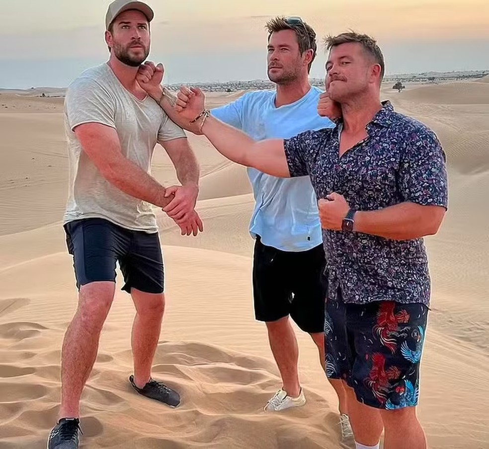 Liam Hemsworth ("Jogos vorazes", Chris Hemsworth ("Thor") e Luke Hemsworth ("Westworld") são irmãos — Foto: Reprodução/Instagram