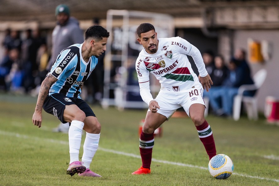 Terans, do Fluminense, em campo contra o Grêmio