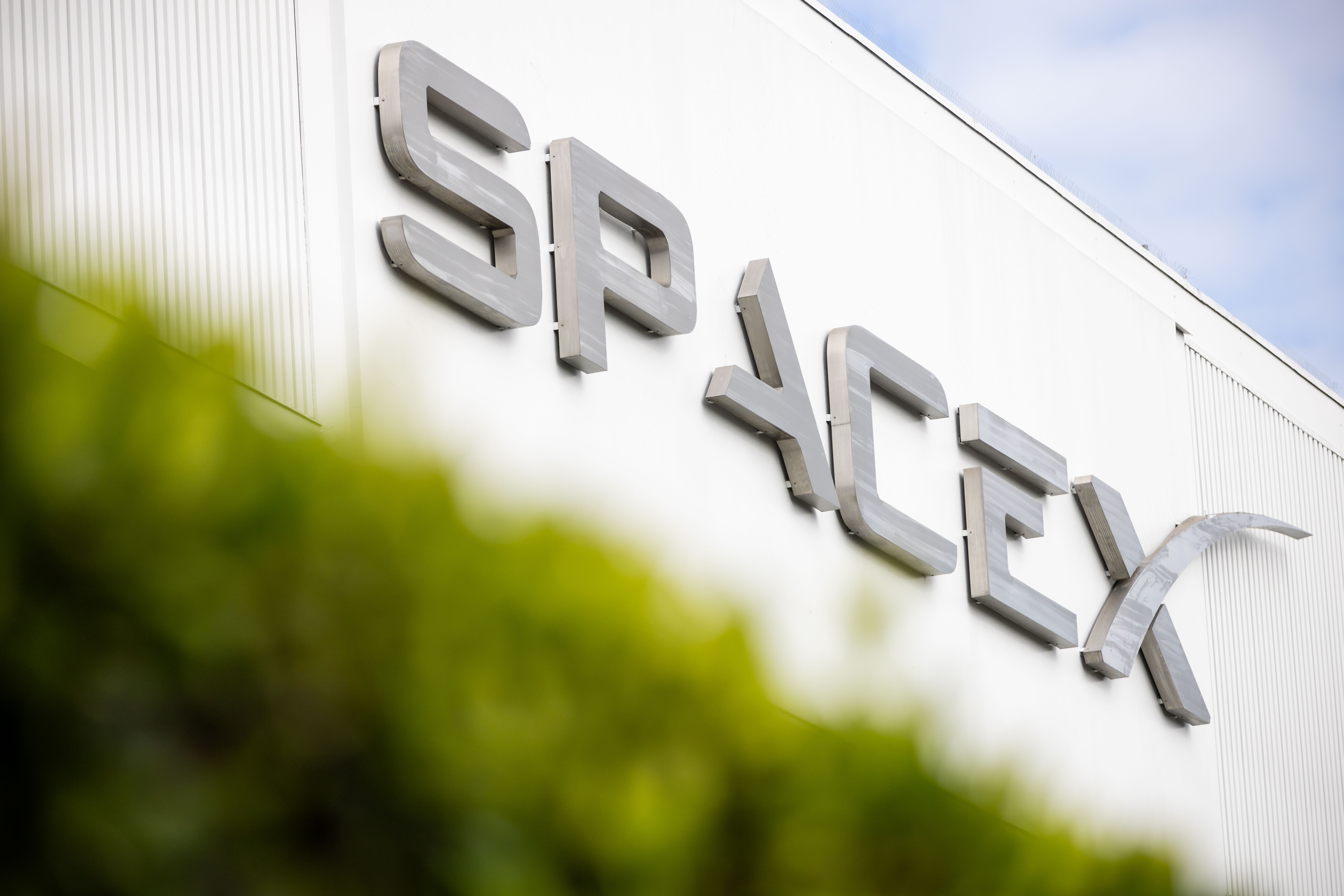 SpaceX, de Elon Musk, negocia espectro para se tornar operadora de celular nos Estados Unidos
