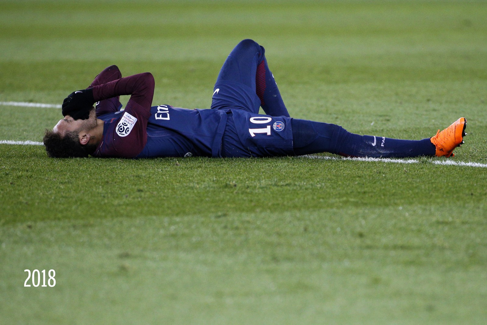 Neymar sofre fratura do metatarso durante partida pelo PSG contra o Olympique de Marseille  — Foto:  GEOFFROY VAN DER HASSELT/AFP