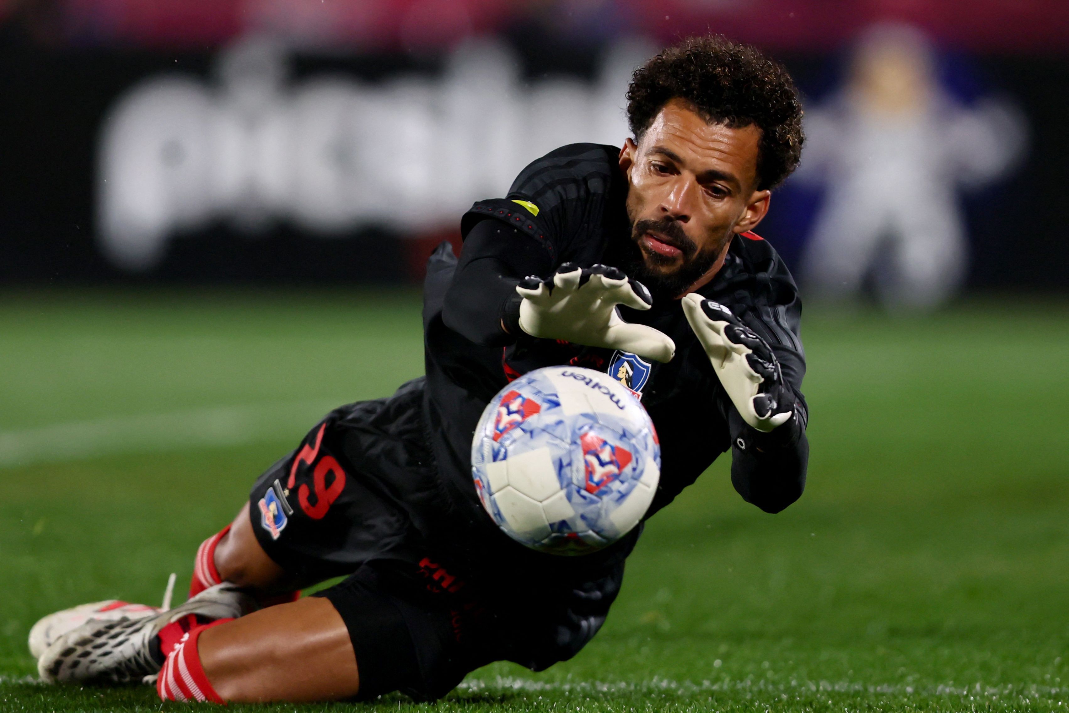 Vozinha comete falha após indicação ao prêmio de melhor goleiro do mundo