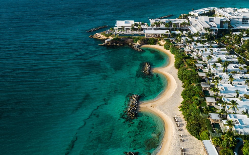 Vista do Four Seasons Anguilla, onde as diárias podem ultrapassar US$ 1.100 — Foto: Four Seasons Anguilla/Divulgação