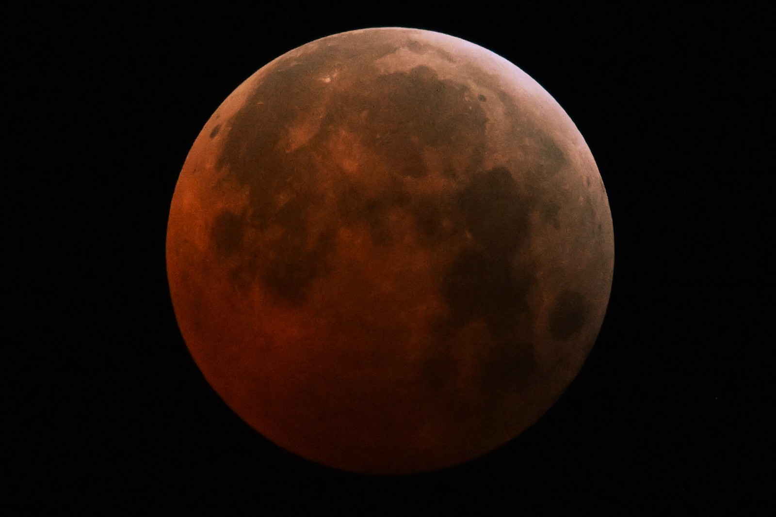 Lua de Sangue Vista Em San Salvador, El Salvador, EM 14 DeMarçode2025 - Foto: Marvin Recinos / AFP