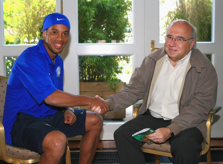 Luis Fernando Verissimo Entrevistou O JogadorRonaldinhoGaúchono Kempinski Falkenstein Hotel - Foto: Ivo Gonzalez