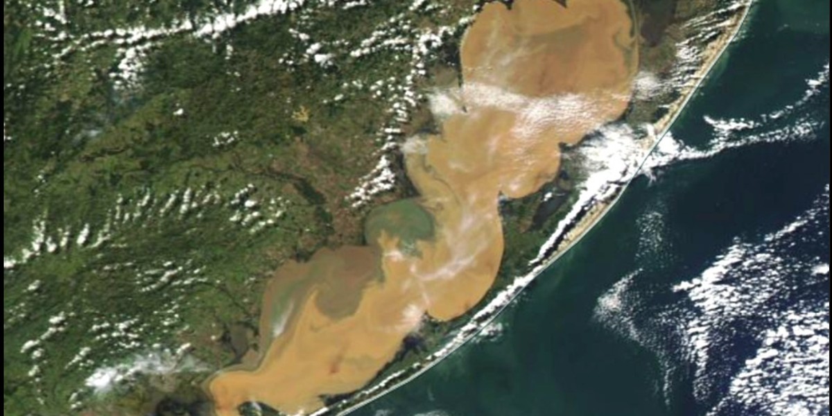 Imagens de satélite revelam Lagoa dos Patos tomada por mancha de sedimentos