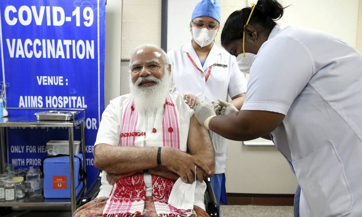 A Índia priorizou a vacina em países vizinhos como instrumento para aumentar sua força diplomática regional — Foto: India's Press Information Bureau / Handout / Reuters