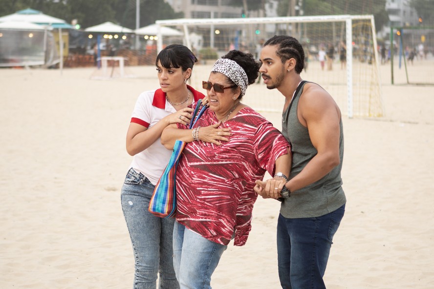 Regina Casé, Ingrid Gaigher e Pedro Ottoni rodam filme de Angelo ...