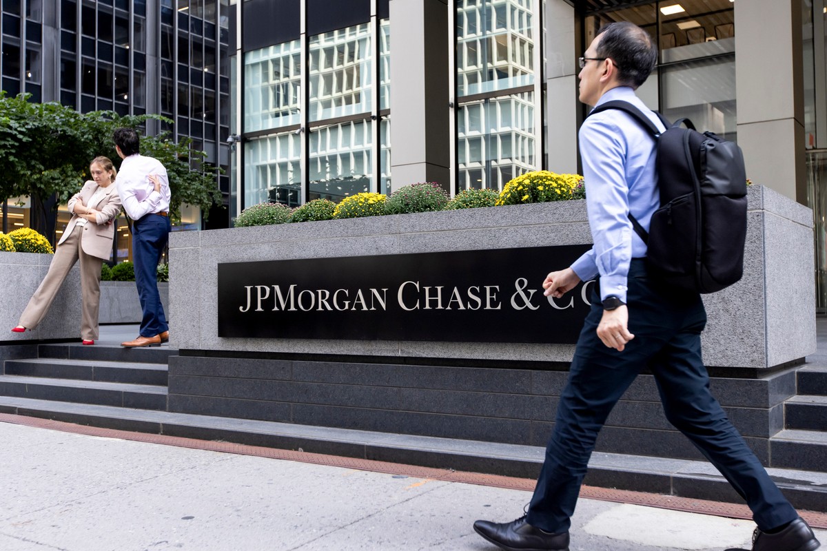 Após tarifaço de Trump, JPMorgan vê 60% de chances de uma recessão global este ano